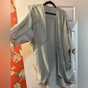 Gray duster with pockets. Transition into Fall! Excellent condition. One size.